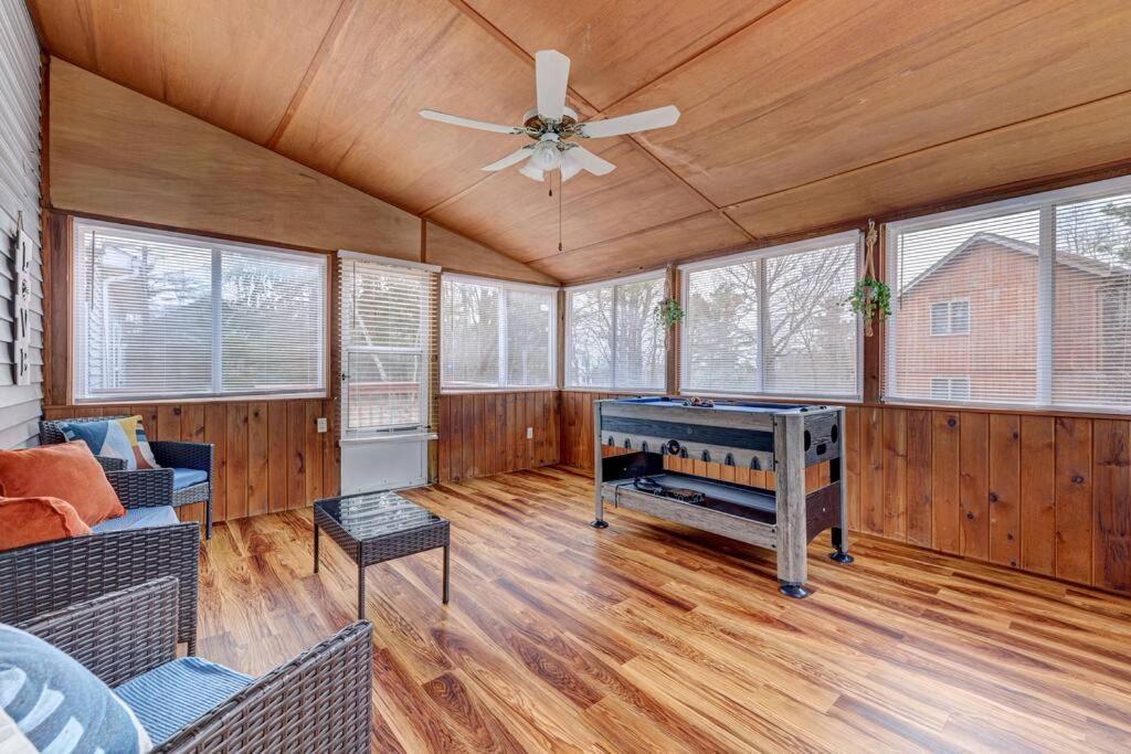 The Gap At Poconos- Sun Room-arcade- Game Holiday home Long Pond